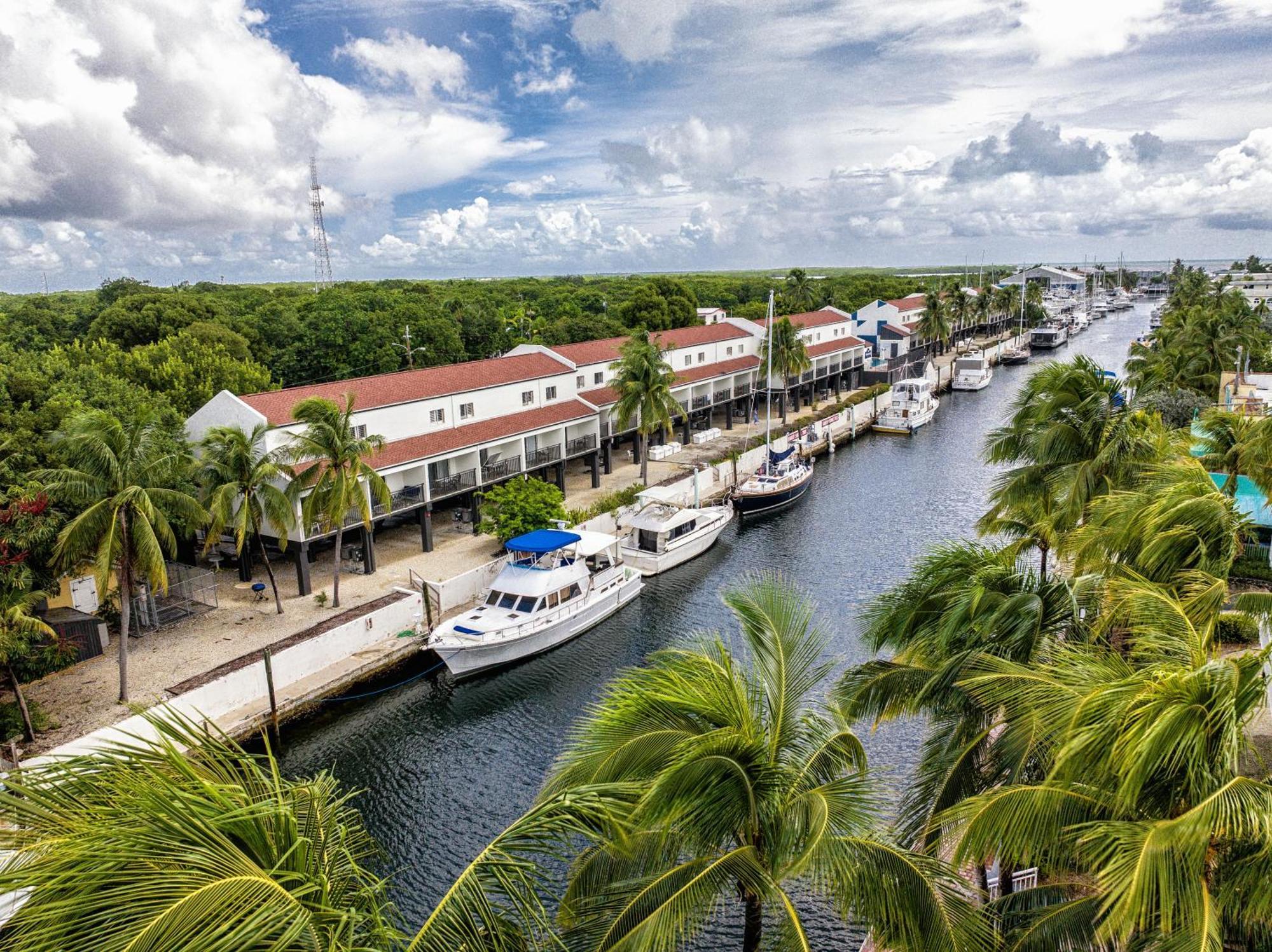 Waterside Suites And Marina Cayo Largo Exterior foto